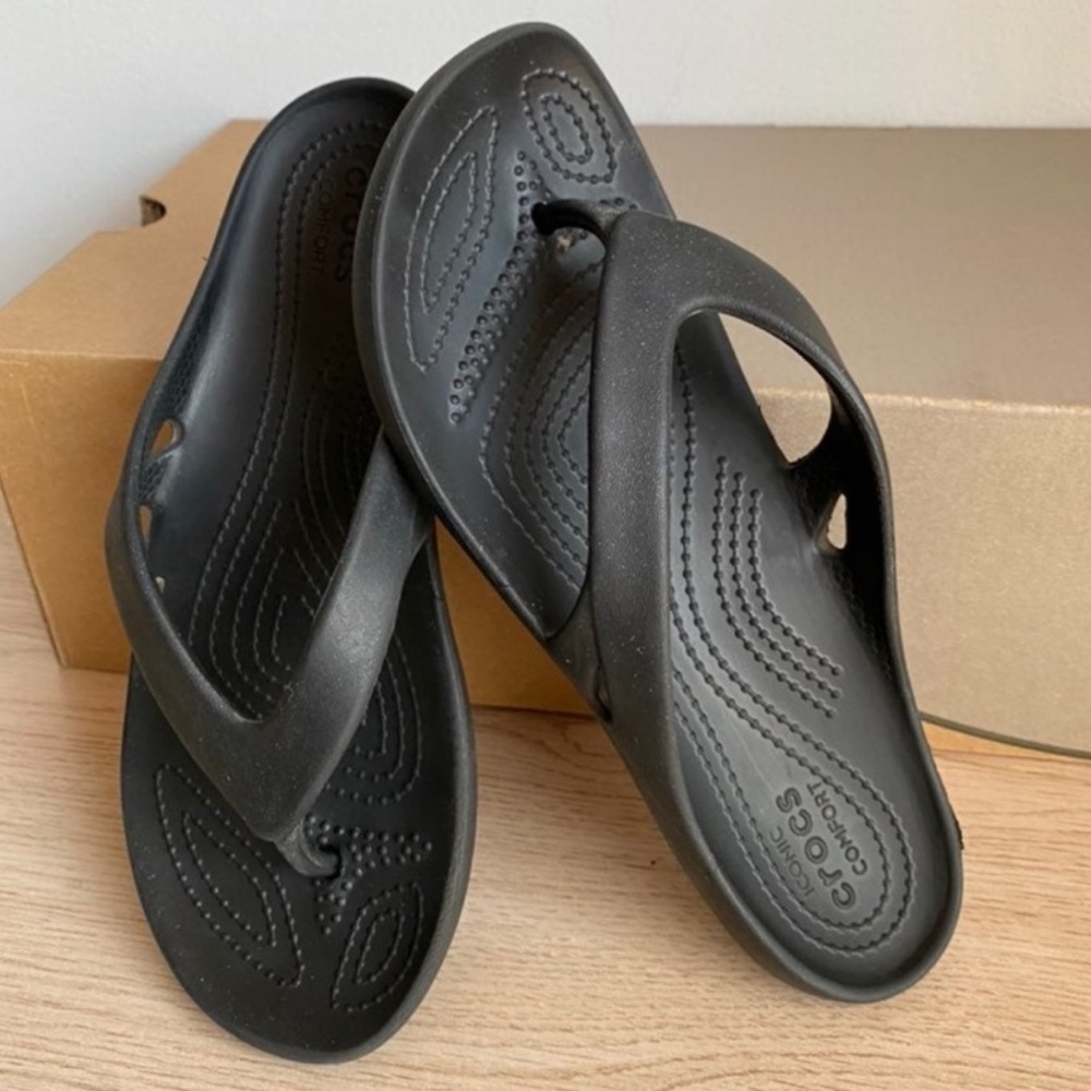 Crocs - Women Sz 6